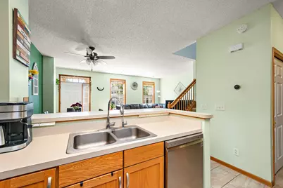 1072 Henslow Avenue N, Oakdale, MN 55128 - Photo 10