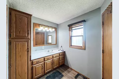 207 E Bishop Street, Luverne, MN 56156 - Photo 6