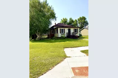 318 2nd Street SE, Hallock, MN 56728 - Photo 2