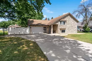 1016 Westview Dr, Farmington, MN 55024 - Photo 2
