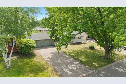8941 48th Avenue N, New Hope, MN 55428 - Photo 4