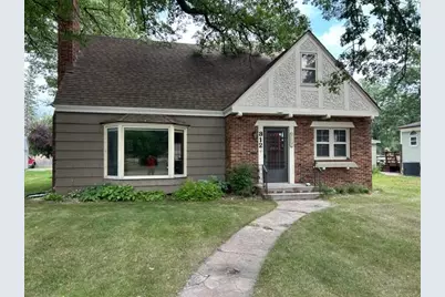 312 Kendall Avenue N, Thief River Falls, MN 56701 - Photo 1