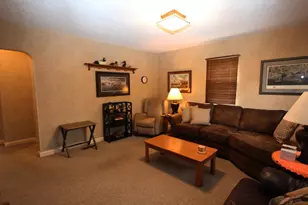 312 Kendall Ave N, Thief River Falls, MN 56701 - Photo 4