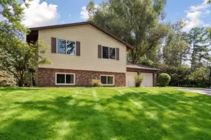 18208 Ginavale Ln, Eden Prairie, MN 55346 - Photo 2