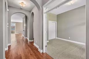 8728 Lake Riley Dr, Chanhassen, MN 55317 - Photo 4