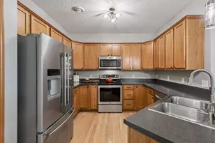 11025 Oak Grv Cir, Woodbury, MN 55129 - Photo 2