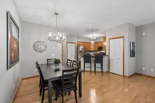 11025 Oak Grv Cir, Woodbury, MN 55129 - Photo 4