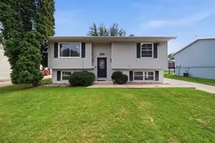2056 44th St NW, Rochester, MN 55901 - Photo 2