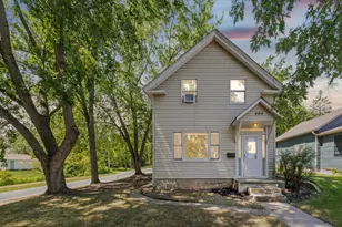 404 5th St N, Bayport, MN 55003 - Photo 2