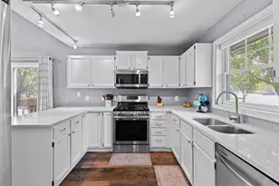 1805 Ruby Cir, Shakopee, MN 55379 - Photo 8