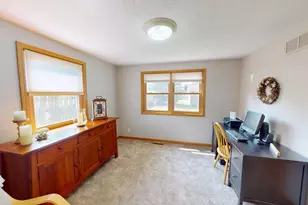826 Minnie Maddern St, Albert Lea, MN 56007 - Photo 6