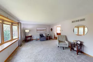 826 Minnie Maddern St, Albert Lea, MN 56007 - Photo 2