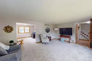 826 Minnie Maddern St, Albert Lea, MN 56007 - Photo 4
