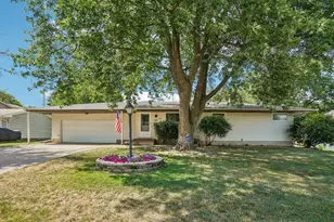 681 Terrace Dr, Roseville, MN 55113 - Photo 2