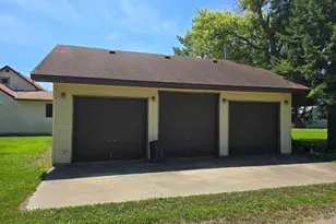 604 E Willow Ave, Olivia, MN 56277 - Photo 12