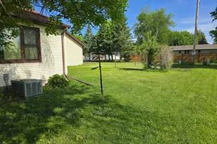 604 E Willow Ave, Olivia, MN 56277 - Photo 6