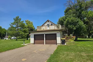 604 E Willow Ave, Olivia, MN 56277 - Photo 2