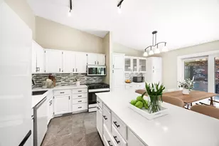 9712 Cimarron Cir, Minnetonka, MN 55305 - Photo 6