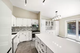 9712 Cimarron Cir, Minnetonka, MN 55305 - Photo 18