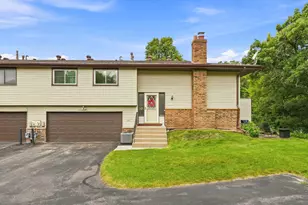 1711 Hickory Hill Dr, Eagan, MN 55122 - Photo 2