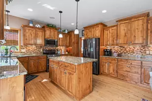 5701 Oregon Ct, Crystal, MN 55428 - Photo 6
