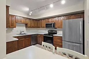 7051 Robinwood Trail, Woodbury, MN 55125 - Photo 10
