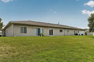 5631 White Oaks Ln NW, Rochester, MN 55901 - Photo 4
