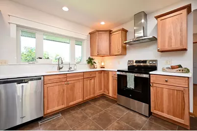 1260 Wincrest Drive, Winona, MN 55987 - Photo 6