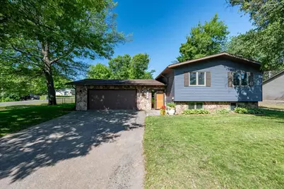 4621 5th Avenue W, Hibbing, MN 55746 - Photo 2