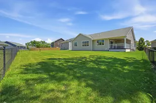 820 Fieldcrest Dr, Mankato, MN 56001 - Photo 6
