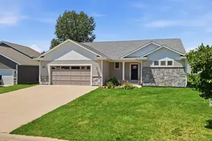 820 Fieldcrest Dr, Mankato, MN 56001 - Photo 1