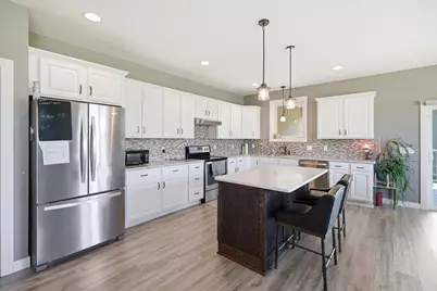820 Fieldcrest Drive, Mankato, MN 56001 - Photo 2