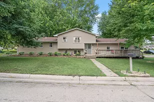 1304 Swanhill Dr, Albert Lea, MN 56007 - Photo 1