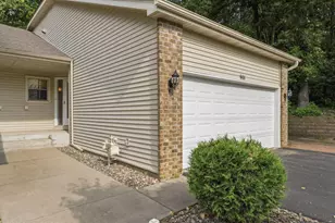 901 Oakwood Heights Cir, Eagan, MN 55123 - Photo 2