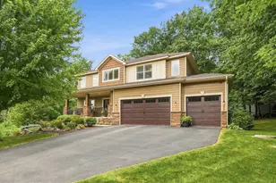 1029 Fairhaven Dr, Shakopee, MN 55379 - Photo 1