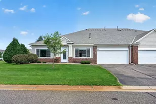 5815 Prairie Ridge Dr, Shoreview, MN 55126 - Photo 2