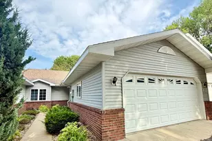 103 Raven Ct, Mankato, MN 56001 - Photo 2