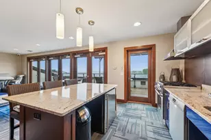 875 Lake St N, Wayzata, MN 55391 - Photo 58