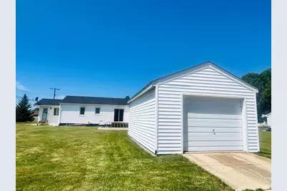 610 E 2nd Street, Graceville, MN 56240 - Photo 2