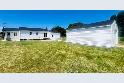 610 E 2nd Street, Graceville, MN 56240 - Photo 4