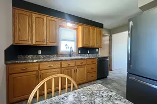 610 E 2nd St, Graceville, MN 56240 - Photo 4