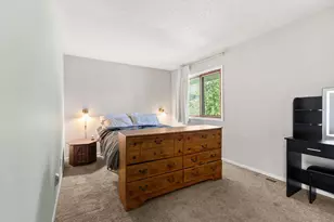 6652 Gretchen Ln N, Oakdale, MN 55128 - Photo 8