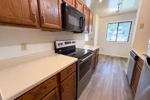 201 Bridlewood Dr, Saint Paul, MN 55119 - Photo 12