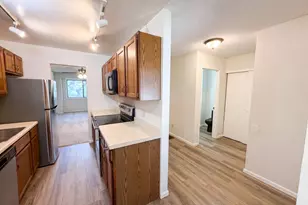 201 Bridlewood Dr, Saint Paul, MN 55119 - Photo 2