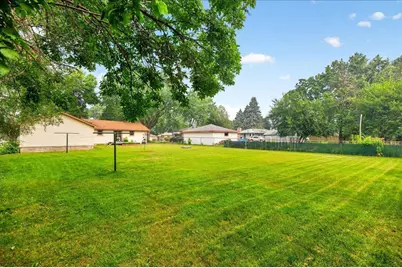 7112 Indiana Avenue N, Brooklyn Center, MN 55429 - Photo 10