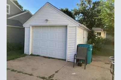 825 9th Avenue NE, Waseca, MN 56093 - Photo 2