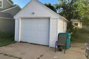 825 9th Ave NE, Waseca, MN 56093 - Photo 2