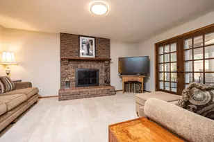 6991 Raven Ct, Eden Prairie, MN 55346 - Photo 8