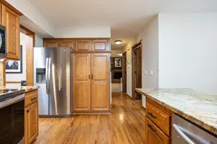 6991 Raven Ct, Eden Prairie, MN 55346 - Photo 4