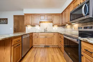 6991 Raven Ct, Eden Prairie, MN 55346 - Photo 6